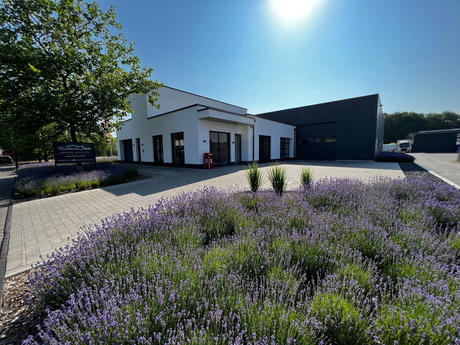 Neues Betriebsgebäude der Lackiertechnik Stein GmbH, bezogen 2021