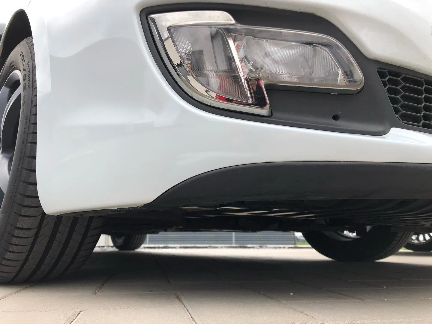 Kia fertig repariert und lackiert