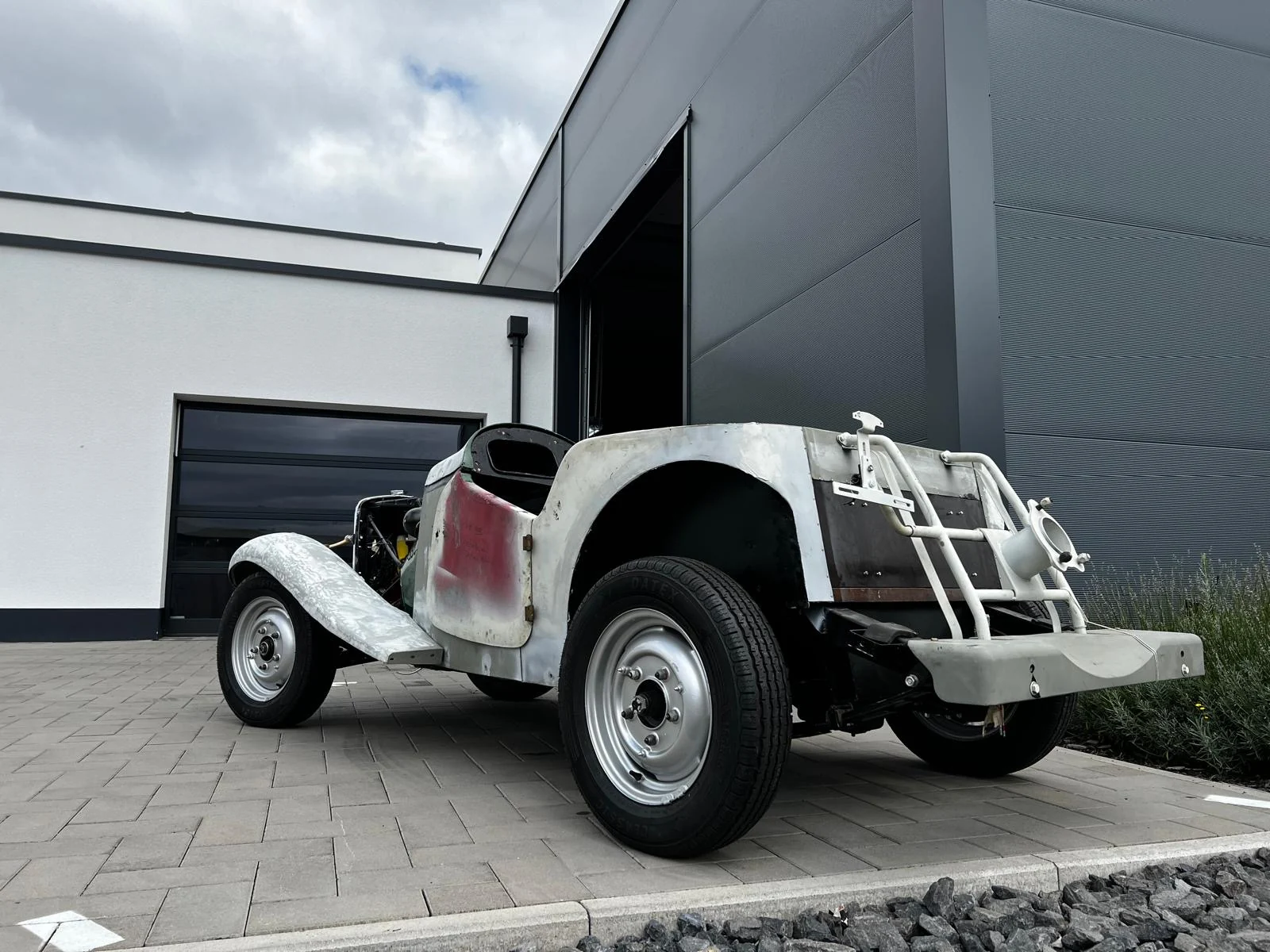 Vorher: Oldtimer unlackiert